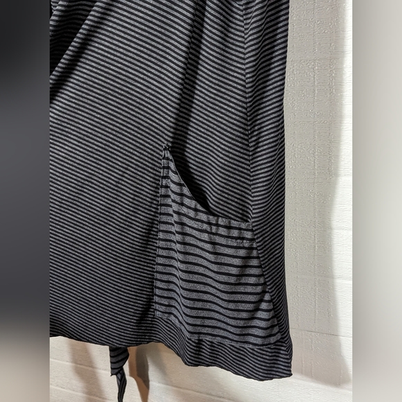 Flutter & Squeak sleeveless cardigan with pockets - Picture 2 of 4